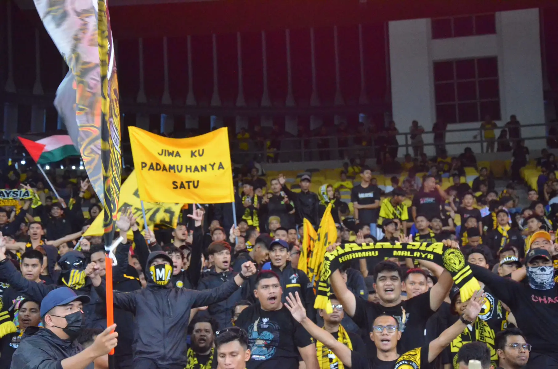 Sebahagian penyokong Harimau Malaya yang hadir di Stadium Nasional Bukit Jalil  #fyp #433malaysia #433malaysiaextra #fypシ #bolasepakmalaysia #demimalaysia🇲🇾 #stadiumnasionalbukitjalil #malaysia 