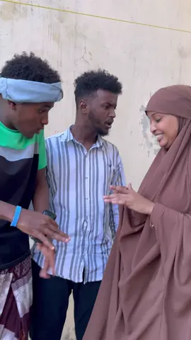 Qoftaan amuu igu qaarijin rabaa 😂duqaan 😂😂😂#baanaboi #queensihaam #ritaasha #lukchman10 #axmed_ak2 #budka #camera_man_yaxye 