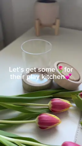 #asmr #guidecraft #tulips #spring #flowers #asmrsounds #asmrtiktoks #asmrtiktoks #foryou #senoralife 