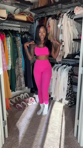 The way I’m OBSESSED with @Buffbunny Collection right now 😩 Use code: EVETTE for 10% OFF your order 💕 #OOTD #gymfit 