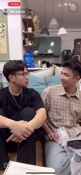 Hông edit mà để nguyên cho mn xem cái sự hài điên này =)))))) “Sở thích cá nhân, tôn trọng sở thích cá nhân đi!” Cả gài đại ka vụ cái áo nhưng ngta tỉnh táo lắm rồi :)) Thật sự đoạn đầu live hôm nay sếp nhỏ như uất ức cái gì trong lòng á :))) dí sếp lớn tắt thở :)))) sốc ngang sốc ngửa, nhìn mặt câng câng thật sự :)))) Sếp lớn cũng giải quyết nhưng không đáng kể :))))) #ninhanhbui #nguyentungduong #amiuoi #ninhduongstory #livestream 