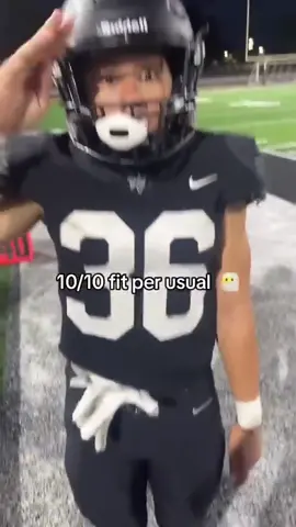 Who had the best drip on JV? 😎🔥 (Via @🥷🏾 ) #highschoolsports #jv #drip #football #highschoolfootball #tuff #teammates #swag 