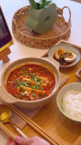 Make lunch with me 💛 #homecook #cookingvlog #relaxingvideo #animeaddict #cozyathome #aestheticvideos #peacefulday #simpleliving #animelifestyle #slowliving #calmvideo #koreandish #EasyRecipe 