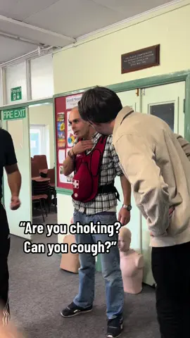 How to deal with someone severely choking. #firstaidcourse #firstaidtrainer #learningtogether #chokinghazard #abdominalthrust #chokingawarenessa #firstaid 