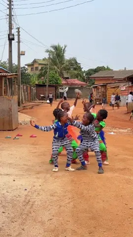 Twin Blessings for everyone watching this.  #dreamcatchersacademy #girlpower #happykids #egwu #chike #awilolongomba #twins #twinsisters #twinsdance 