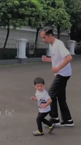 pak Jokowi dan Jan ethes sedang lari pagi🌷😘ingat ini udah lama ya tapi aku up😍♥️🙏🏻#janethes #jokowidodo #fyp 