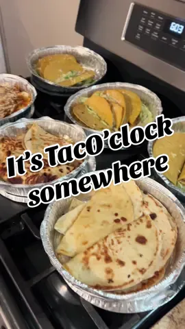 Taco nights with friends are the best nights! Anyone else always have to have the Marg too!? 😍 #fyp #Foodie #foodtiktok #FoodLover #food #tacos #tasty #delicious #yummy #foodislove #eatwithme 