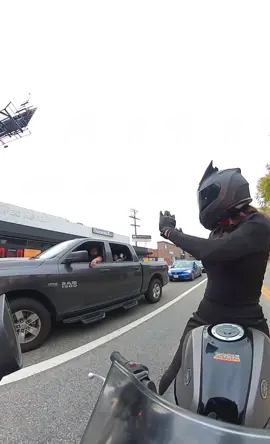 I love putting a smile on people’s faces #motorcycle #bikergirlsoftiktok #yamahar3 #la 