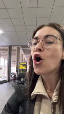 Hello London 🇬🇧 After 24 hours of travelling…  Gold Coast to Sydney Sydney to Dubai  Dubai to London  We are finally in London for the next 3 weeks.  #london #travelvlog #Vlog #londonwithme #traveluk #travel #ukholiday 