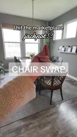 I loveeee a deal! What’s the best thing you’ve found on fb marketplace?! #marketplace #facebookmarketplace #diningroom #diningchairs #lovemyhome 