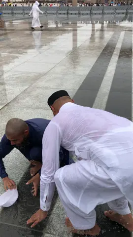 Rain in Masjid Nabawi peoples very happy #today #madina #rain #trending #viral #tiktok #explore #live #foryou #foryoupage #life #trend 