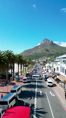 The Camps Bay Strip is best known for its great vibes, amazing scenery and breathtaking sunsets. 📸 @Fly with Veiga ✈︎  #Capetownsouthafrica #capetownliving  #campsbaybeach  #campsbay 