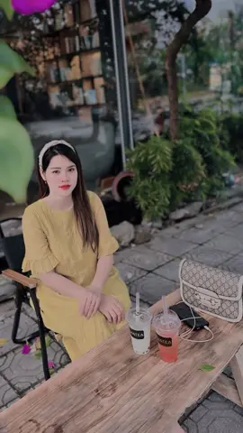 Mình chưa chắc tốt đẹp đâu, cho nên đừng bao giờ cười chê ai cả. Là phàm phu như nhau, người thì đổ mồ hôi, người đổ ghèn ở mắt, người thì nước mũi chảy lê thê… không cái dơ này thì cũng là cái dơ khác. Phàm mang thân người, chẳng ai sạch hơn ai, chẳng ai cao quý hơn ai… Sạch hay cao quý quan trọng ở tấm lòng, ở tâm thái, ở phẩm hạnh của mình. Vậy nên đừng vội vàng khinh chê một ai cả.#ttthuongs #babau #phatphapnhiemmau 