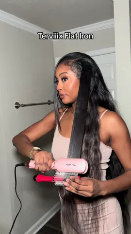 Don’t sleep on this flat iron by @Terviiix 😍😍😍!!! This is an incredible product✨ #terviiix #flatiron #pinkflatiron 