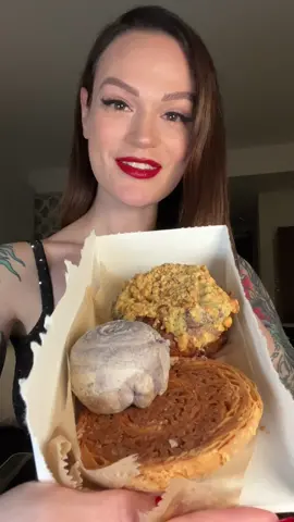 Trying Taiwanese pastries from Win Son! 🇹🇼 #taiwanesepastry #taiwanesefood #winson #winsonbakery #winsonnyc #pastrymukbang 