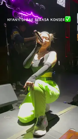 stage act still numb one
