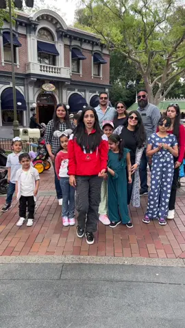 I got family i dont got friendaaa… family trip to DISNEYYYYY!! @sarpanch @Disney Parks @Babbulicious #disney #disneyland #Vlog #jacket #punjabi #song #jatt #jatti #family #fy #foryou #fyp 
