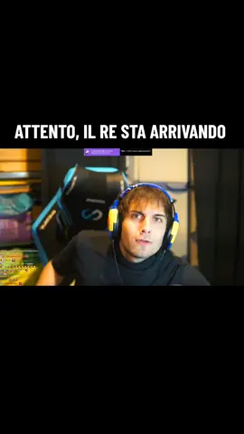 Attento! #twitch #twitchstreamer #twitchclips #twitchmoments #clips #clipsdetwitch #clipstwitch #blur #ilre #tumblurr #gianmarcotocco #attention #attenzione #prank #meme #memes #funny #funnyvideos #news #fyp #fy #neipertee #perte #andiamoneiperte #follow #following #like #share #comment #commento #viral #virale 