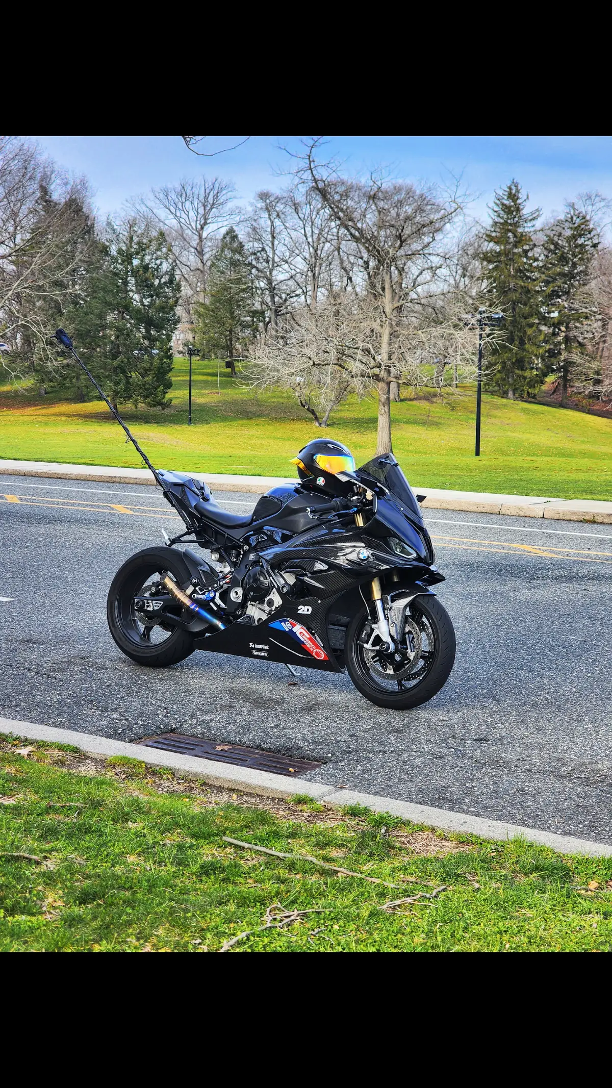 out in the wild  😜  #bmws1000rr #motorcycle #motorcycles #bikersoul #speed #stress #therapy #happy #yamahar6 #bmws1000rr #traffic #yamaha 