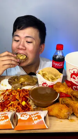 Jollibee 🤤 #foryourpage #trending #fyp #fypシ #jollibee #mukbang #asmr 