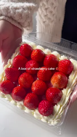 A box of strawberry cake 🍓🍓🍓🍓 Recipe linked in my bio. #strawberrycake #strawberrysoftcake #strawberryshortcake #softcake #moistcake #fluffycake #baking #Recipe #fyp #viralvideo #viraltiktok 