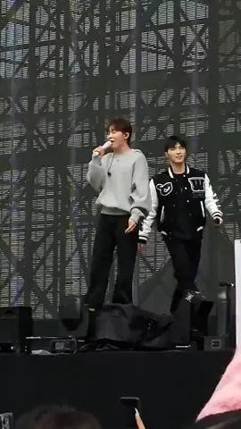 gemess bgtt meluk abangnyaa, tapi abangnya gengsian 😭😅 #seungkwan #dino #seventeen #svt 