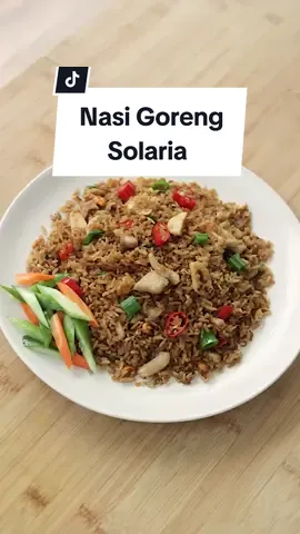 Nasi Goreng Solaria ini andalan buat bekal anak-anak atau bisa juga jadi menu sahur yang praktis. Bikinnya cepat karena bumbunya bisa distock, jadi tinggal campur dan masak deh! Nah masaknya udah cepet, tapi kalau udah part bersih-bersihnya tuh males banget dan menguras waktu. Capek banget kalau ada noda membandel yang susah dibersihin. Tapi sekarang aku udah pakai CIF Pembersih Serbaguna, satu produk untuk bersihin semua permukaan. Tinggal gosok langsung kilap dan kinclong, hemat waktu + hemat tenaga. Yuk cobain juga CIF Pembersih Serbaguna, bisa dibeli e-commerce. @cleanipedia_id  #cifpembersihserbaguna #pembersihserbaguna  Resep Nasi Goreng Solaria (untuk 2 porsi) Bahan bumbu halus: 75 gr bawang putih 60 gr bawang merah 7 pcs udang kupas 3 batang daun bawang (bagian putih) Bahan lainnya: 4 sdm saus tiram 3 sdm kecap ikan 2 sdm kecap asin 1 sdm minyak wijen 1 sdm margarin ¾ sdt merica 100 ml minyak Bahan nasi goreng: 400 gr nasi putih 2 butir telur 4 buah cabai rawit merah 1 buah cabai merah 2 buah baso ikan 2 batang daun bawang (bagian hijau) 50 gr ayam paha filet (marinasi dengan 1/8 sdt garam + 1/8 sdt merica + ½ sdt maizena) 2 sdm minyak 2-3 sdm bumbu halus ½ sdt gula pasir ½ sdt penyedap 1 sdm kecap manis Pelengkap: acar timun Cara membuat: 1. Masukkan bawang putih, bawang merah, daun bawang bagian putih dan udang ke dalam blender, haluskan hingga halus 2. Panaskan minyak, masukkan bumbu halus, aduk rata kemudian masukkan merica, tumis di api sedang kecil hingga wangi 3. Masukkan saus tiram, kecap ikan, kecap asin dan minyak wijen, tumis sesaat lalu masukkan margarin, aduk rata 4. Iris cabai merah, cabai rawit, sisa daun bawang, baso ikan dan ayam filet 5. Panaskan sedikit minyak, masukkan telur, tumis sesaat kemudian masukkan ayam dan baso ikan, tumis sesaat hingga matang 6. Masukkkan nasi, bumbu dasar, gula pasir, penyedap dan kecap manis, masak sesaat 7. Nasi goreng siap disajikan