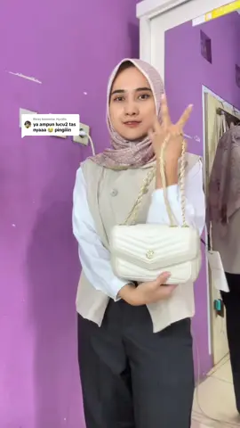 Membalas @HyuWa  Ada yg mau gak kira2 tas preloved dari aku? Nanti kalau santai aku sortir deh tas2 yg udah jarang aku pake biar gk numpuk mau aku bagiin. #taswanita #slingbag #tascewek #koleksitas 