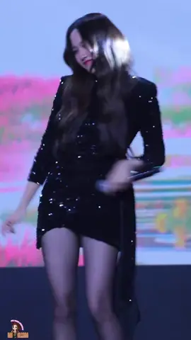 her body roll 🥵 #fyp  #srchafreen #freensarocha #freen #freensarochachankimha  #fyppppppppppppppppppppppp #fypシ゚viral #fydongggggggg 
