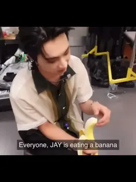 HES EATING A BANANA😱😅⁉️😂🤣🤣🤣🤣🤣🤣🤣🤣🤣🤣#enhypen #jake #jungwon #jay #sunghoon #ni_ki #sunoo #heeseung