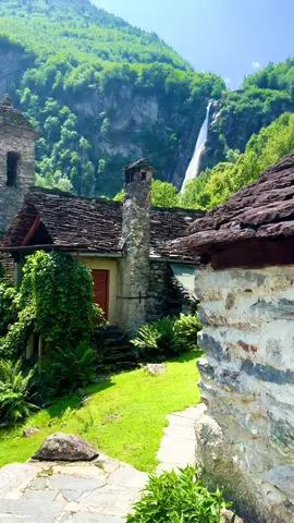 Ancient Swiss village.📍Foroglio . . . #swiss #village #naturevibes #beautifulscenery 