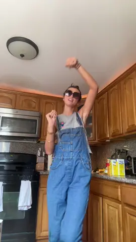 cleaning day #comeoneileen #fitcheck #cleaningday #overalls 