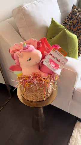 Last minute Easter basket from @target 💛 🐇 #targetfinds #targetstore #easterbasketideas #easterbasket #lastminute #easterbasketideas #MomsofTikTok #fyp #DIY #crafty 