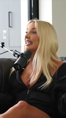 The crazy fan who ran on stage 🤨 #whoscancelledd #tanamongeau #brookeschofield #cancelledtour 