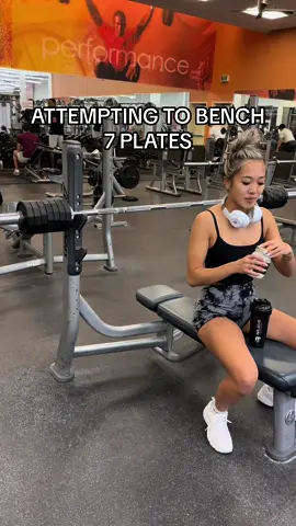 lightweight baby 😋 #bench #benchpress #gym #Fitness #fitness #gymcomedy #GymTok #fyp #gymmotivation #fitnessmotivation #gymgirl #gymrat 