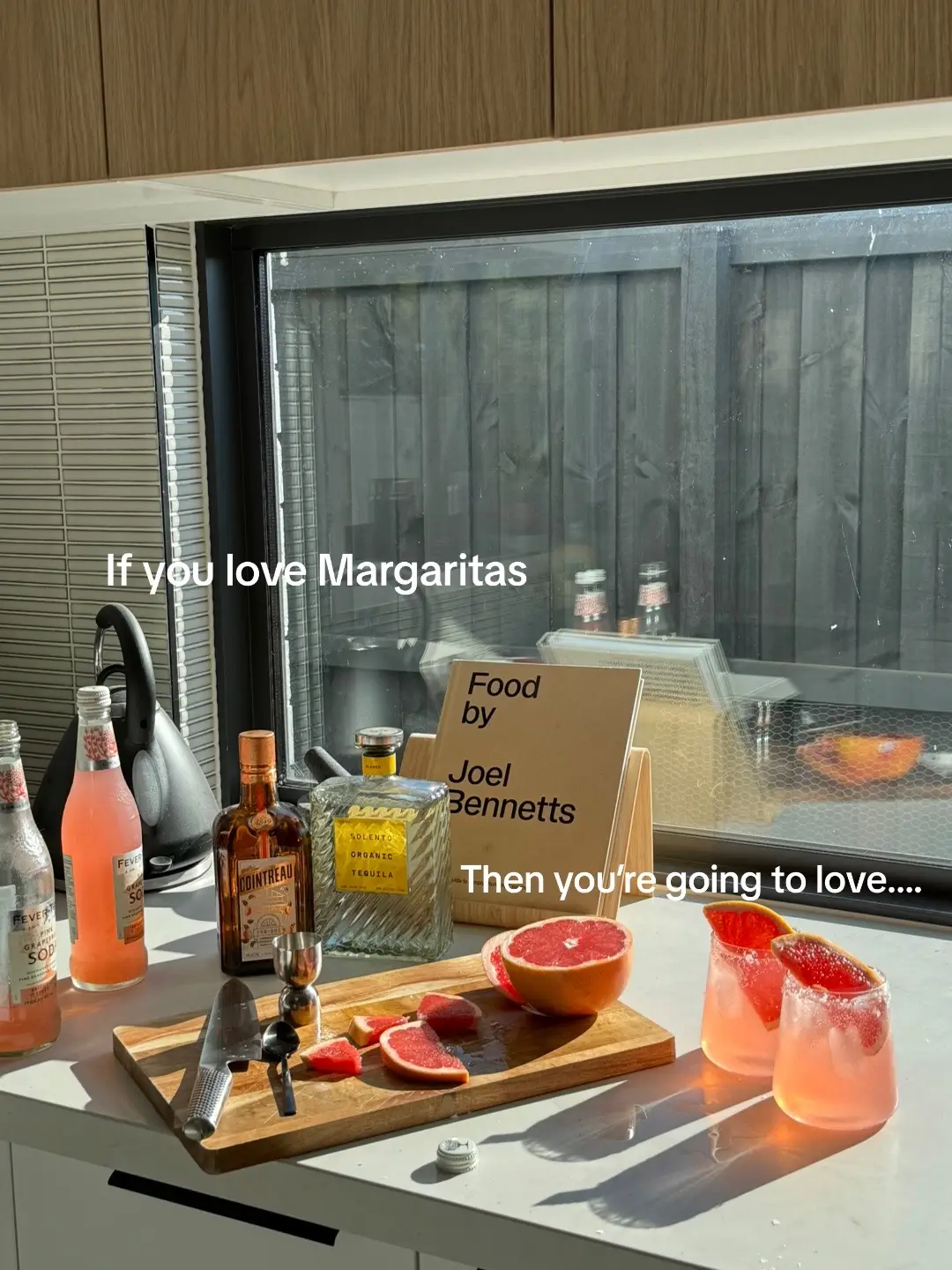 If you love Margaritas then you need to give Palomas a try!!!  Recipe 1 shot tequila Optional 1/2 shot Cointreu Grapefruit soda water Lots of ice Salted rim of glass Slice of fresh grapefruit Enjoy queens xx #cocktail #cocktails #margarita #paloma #drinktok 