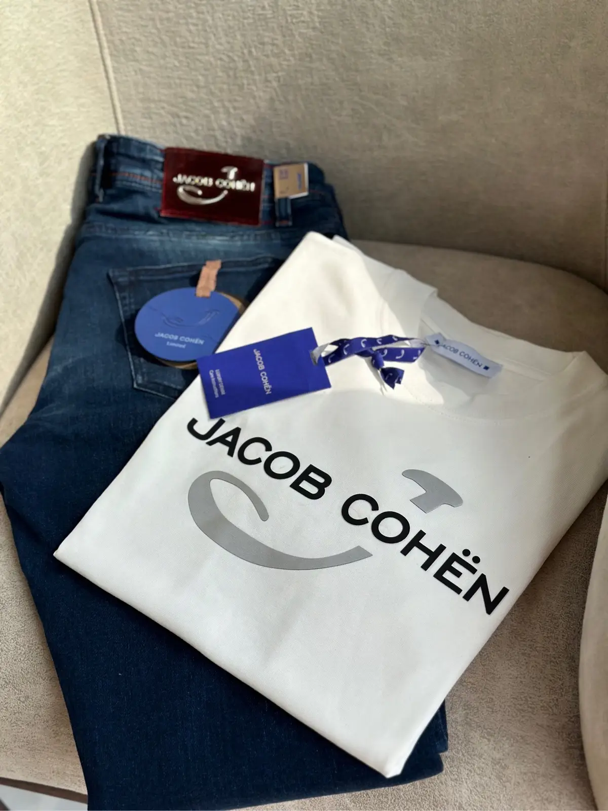 Men Jean & Tshirt available now sizes 30, 31, 32, 33, 34, 35, 36 & 38 only S M L XL & 2XL only! Kindly please DM/ WhatsApp us on 0713977822 or Visit our store: Shop U2 Corlett City #600 Louis Botha Avenue Bramley JHB #HideThemWithLove#tiktoksouthafrica🇿🇦#dentoshoegallery#jacobcohën #skirtoutfits#tshirt#