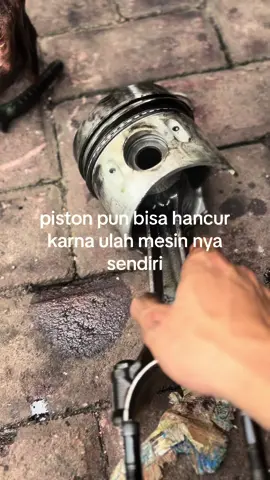 tapi ini bukan soal piston🥀🥀#sadstory #galaubrutal🥀 #mekaniktiktok #trukmaniaindonesia 