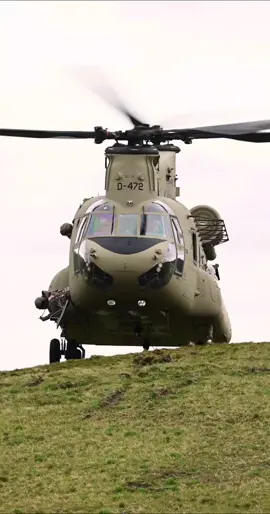 CH-47F Chinook as 'Grizzly13' seen here practicing Slope landings 🔥🤙🏻 #Chinook #helicoptersofinstagram #flight #pilotlife #fly #aviationphotography #instaaviation #helicopterlovers #aviationdaily #helicopterview #aviationgeek #helicoptergram #pilotsofinstagram #helicommunity #aviationworld #helicopteraddict #flywithme #helicopterpics