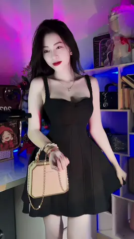 Rẻ mà vải xịn vậy 😳 @Thùy Dương Nè! #vayhaiday #reviewquanao #sarahduong09 #trending #viral #xuhuong #unboxing #outfit #setdoxinh #TikTokFashion #phoidoxinh 