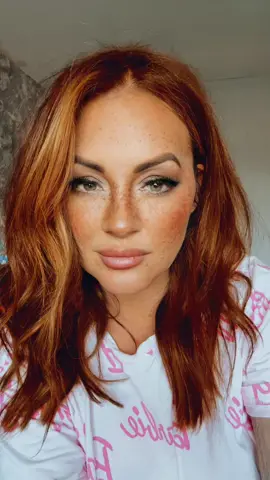 Everyone looking hot and rocking this ginger filter then theres me feeling like linda from gimme gimme gimme 🤣🤣