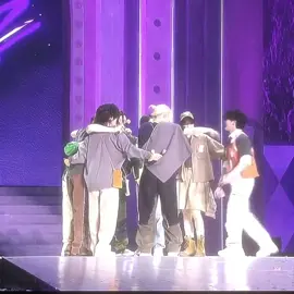 group hug 🥹 #straykids #skz #kpopfyp #fyp #skzfanmeeting 