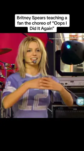 Before Tiktok trends, we had the icon Britney Spears. #britneyspears #britney #princessofpop #fyp #pop #iconic #oopsididitagain #2000s 