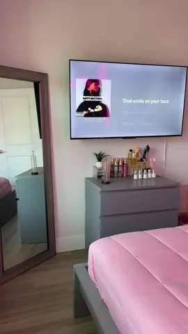 Happy Sunday, Happy Easter 🐰⭐️💕  Had to clean up before the festivities today! Hope you all have a great day! everything is 🔗 on my Tik Tok showcase🩷 #apartmenttherapy #roominspo #roominspiration #pinkaesthetic #pinkpinterestaesthetic #fyp 