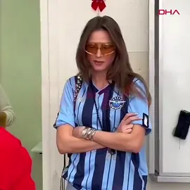 Oy vermeye Adana Demirspor formasıyla giden Serenay Sarıkaya😁İconic biri❤️‍🔥 #serenaysarıkaya #foryou #fyp #keşfet #keşfetteyizzz #viral #adanademirspor #seçim 