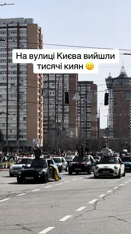 Хтось памятає такий теплий кінець березня? Я ні! +25, це майже літо 🥳 Тепло вивело на вулиці тисячі людей)) #березень #літо #київ #шашлик #погода #україна 