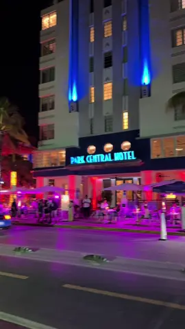 meet me at the boardwalk 💙💜❤️ #foryou #foryoupage #miami #florida #southbeach #oceandrive #miamibeach #miaminightlife  