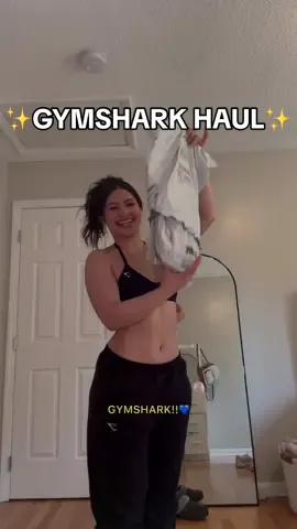 @Gymshark haullll💙💙 para irnos motivadas al #gym a cumplir nuestras #rutinas con juicio puessss, que pensamos??