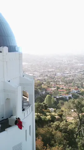 Had to find the most creative way to showcase our beautiful couple and the mindblowing LA skyline…  #weddingvideography #engagementshoot #weddingvideographer #punjabiwedding 