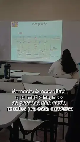 Falei e saí correndo 🏃‍♀️ #pharmacy #universitario #estudantedefarmacia #areadasaude #faculdadedefarmacia 